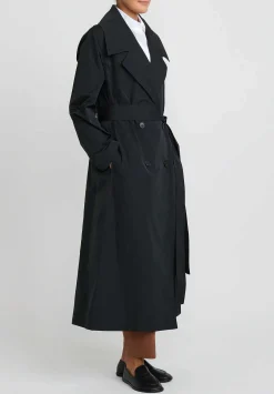 The Row Cadel Trench Coat In Black