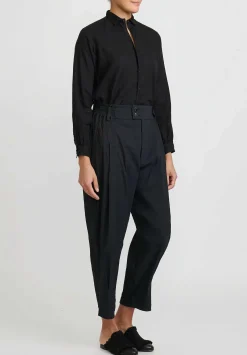 A Tentative Atelier Elastic Dart Pants In Black