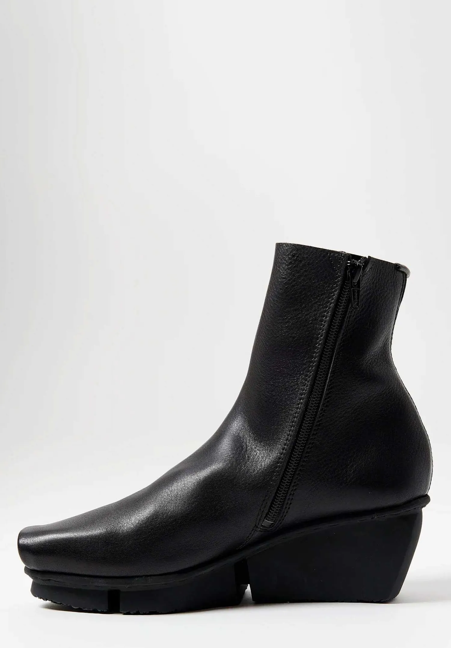 Trippen Flaw Boot In Black