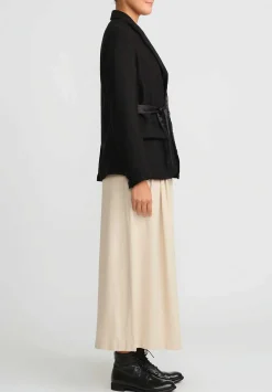 A Tentative Atelier Raw Edge Binding Blazer In Black